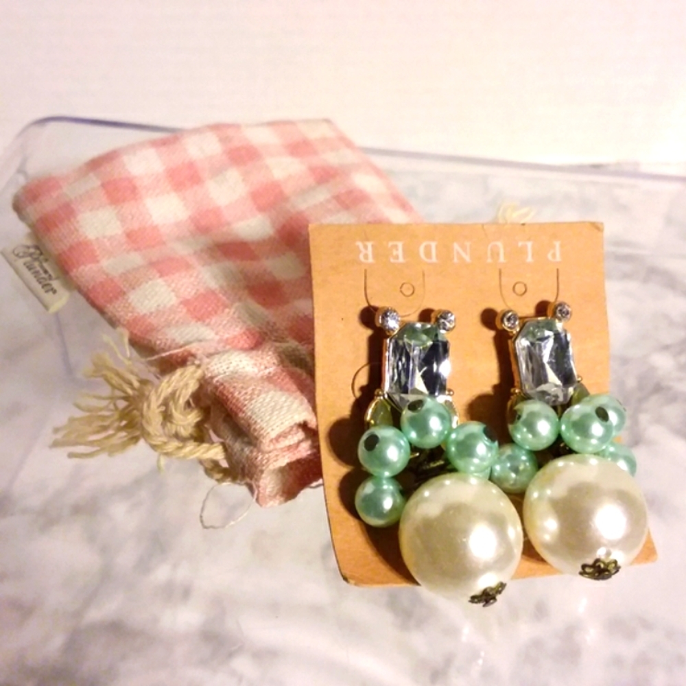 Matching Necklace & Earring Set - Picture 9 of 10